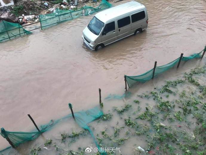 暴雨最新消息，鼓舞人心的自然美景探索之旅