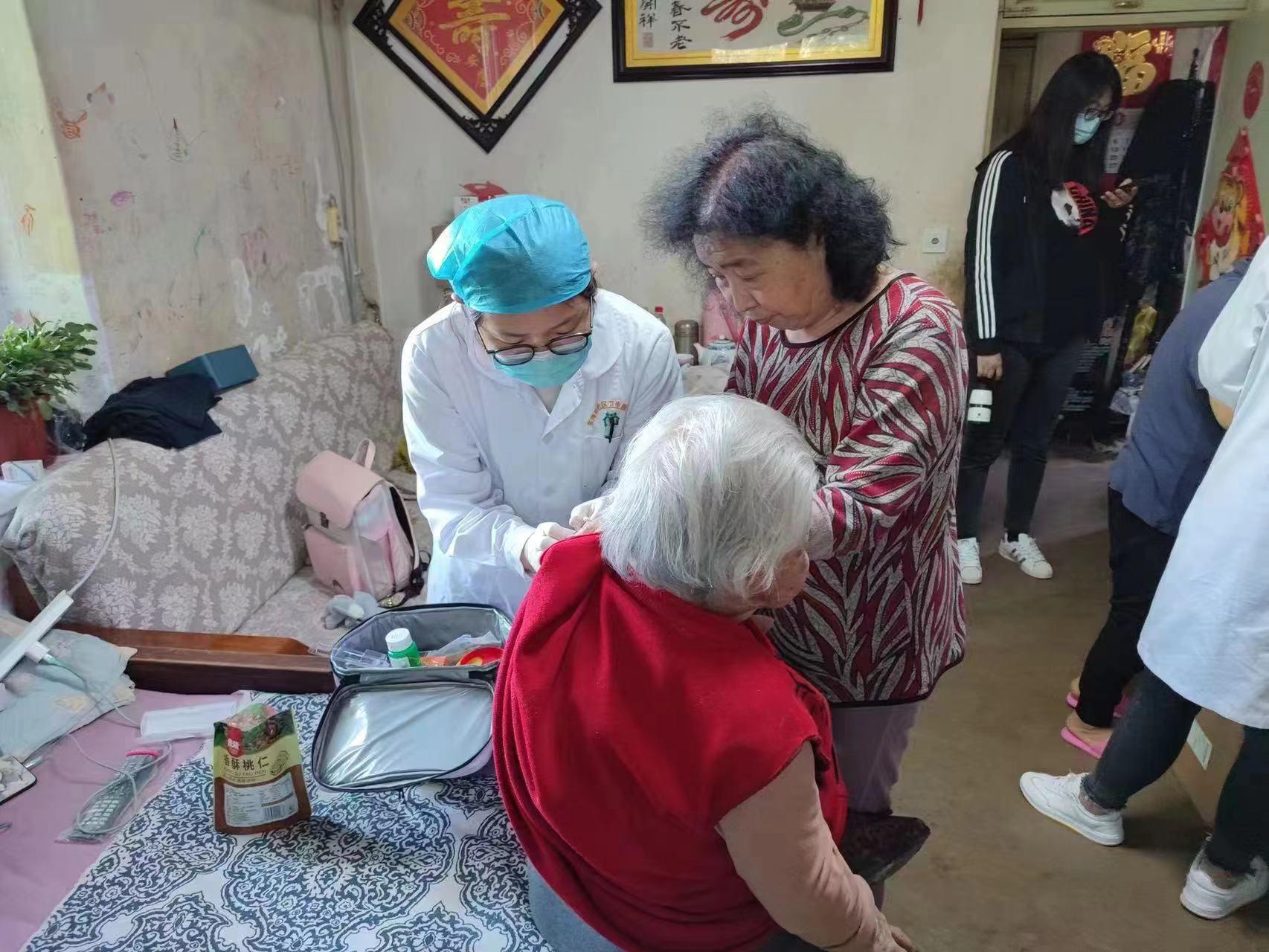 中央新冠疫苗最新动态，巷弄深处的免疫守护与奇遇